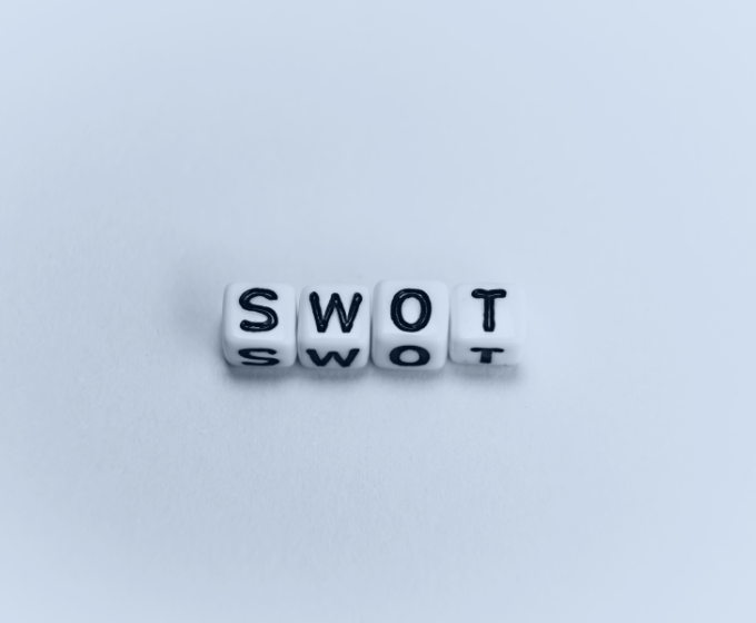 Jak przeprowadzić analizę SWOT e-commerce_gl (1)